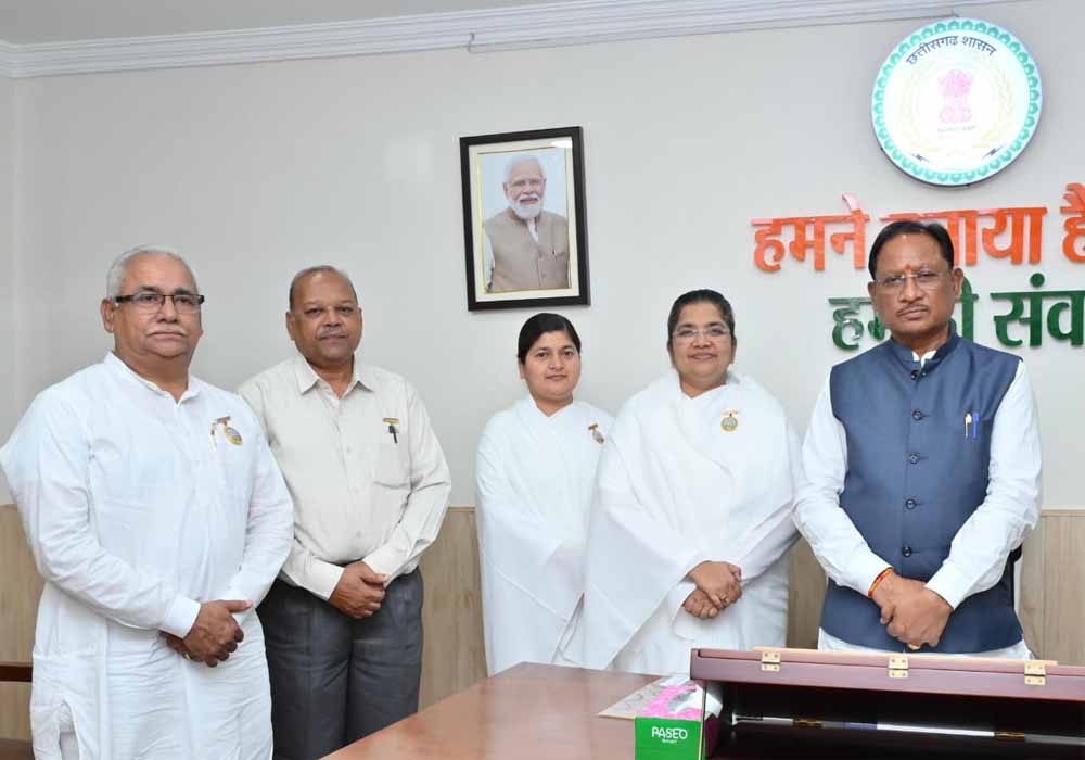 ब्रह्माकुमारी प्रतिनिधि मण्डल ने मुख्यमंत्री साय से की मुलाकात, वैश्विक शिखर सम्मेलन में शामिल होने के लिए दिया निमंत्रण