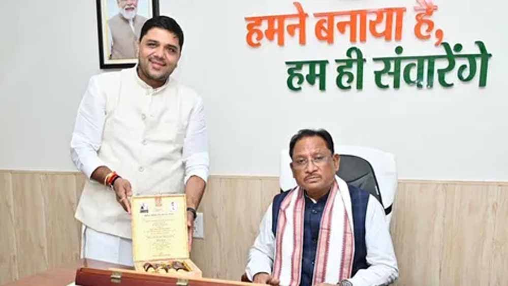 भिलाई में भाजपा नेता अतुल पर्वत ने CM साय से की मुलाकात, जन्मदिन समारोह का दिया आमंत्रण