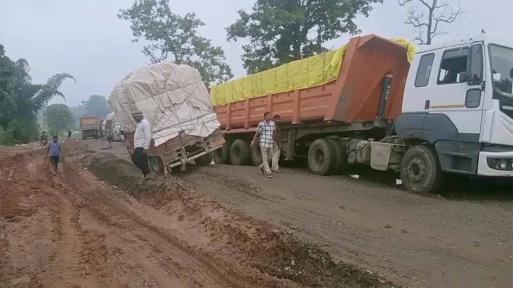बिलासपुर-जबलपुर हाईवे ठप: हजारों यात्रियों की आवाजाही में मुश्किलें