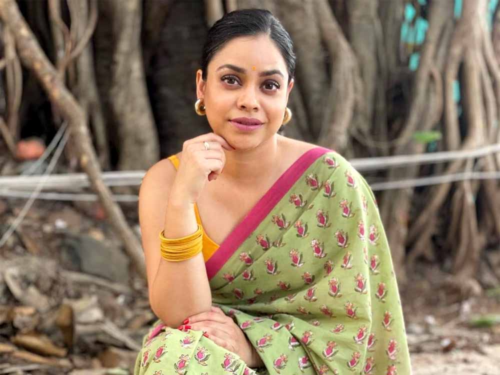 सुमोना ने साझा की जानकारी, फिर हटाई पोस्ट: कार पर दिन दहाड़े हमला