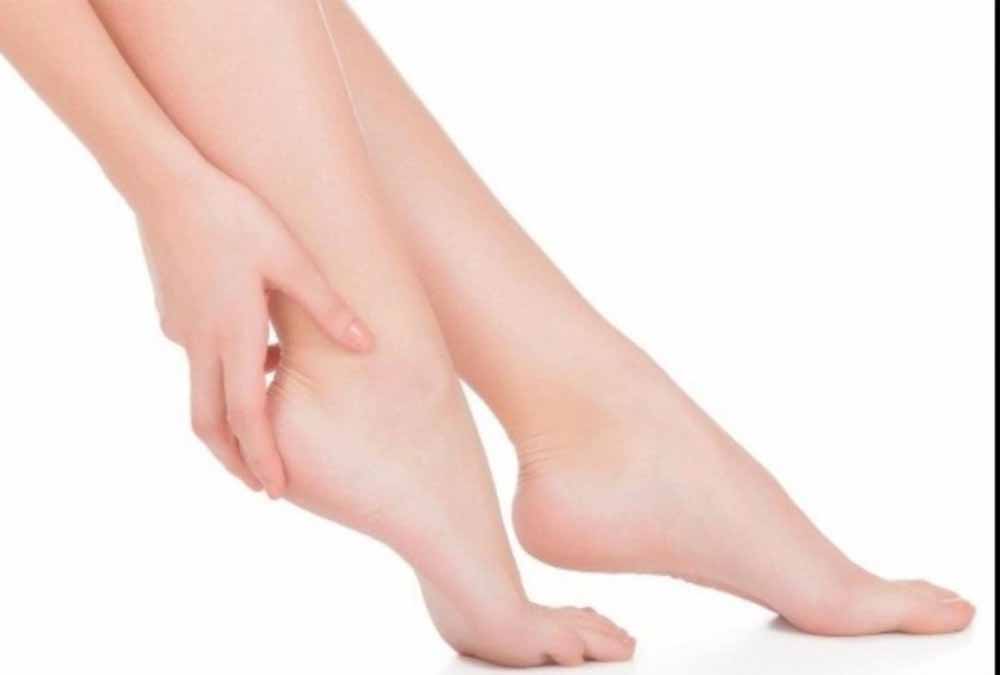 मुलायम और खूबसूरत पैर चाहिए? बस फॉलो करें ये ज़रूरी टिप्स