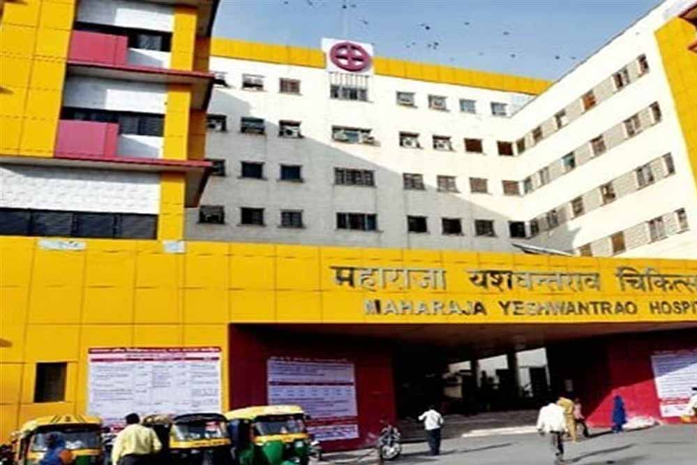 चूहों के हमले से मचा हड़कंप: इंदौर अस्पताल में अधीक्षक छुट्टी पर, विभागाध्यक्ष की छुट्टी