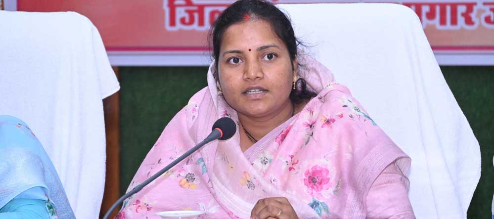 विशेष पिछड़ी जनजातीय क्षेत्रों में योजनाओं का प्रभावी क्रियान्वयन सुनिश्चित करें-  मंत्री श्रीमती लक्ष्मी राजवाड़े