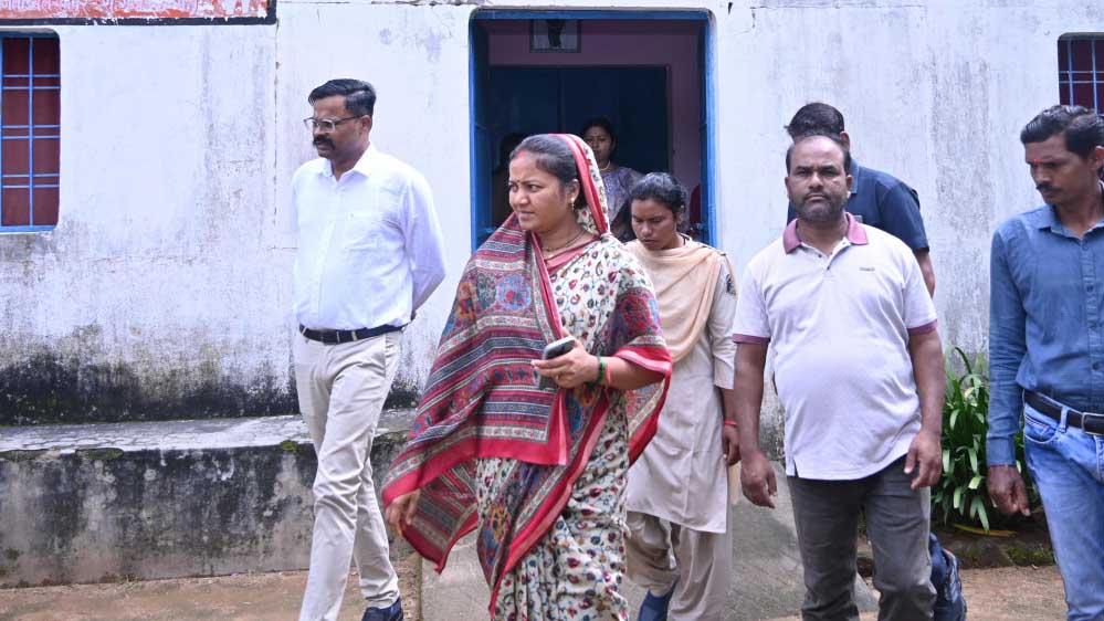 मंत्री राजवाड़े ने बाल गृह में बच्चों संग किया संवाद, वृद्धाश्रम में बांटा अपनापन