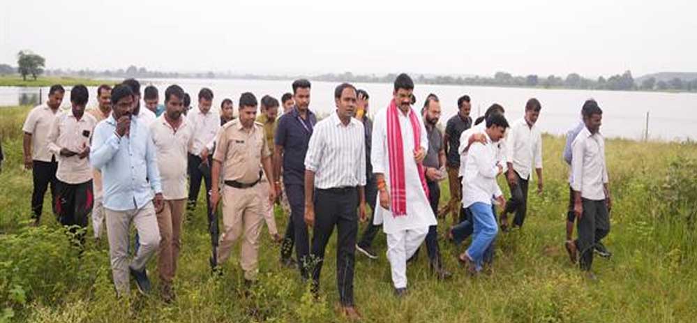 बरौदा सागर में लगाए जा रहें 21 हजार फलदार पौधे, मंत्री राजपूत ने किया निरीक्षण