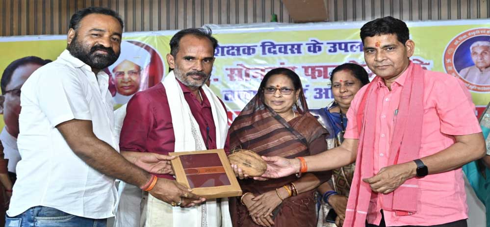 रायपुर में मंत्री वर्मा का संदेश: शिक्षक व पत्रकार समाज के भविष्य के निर्माता