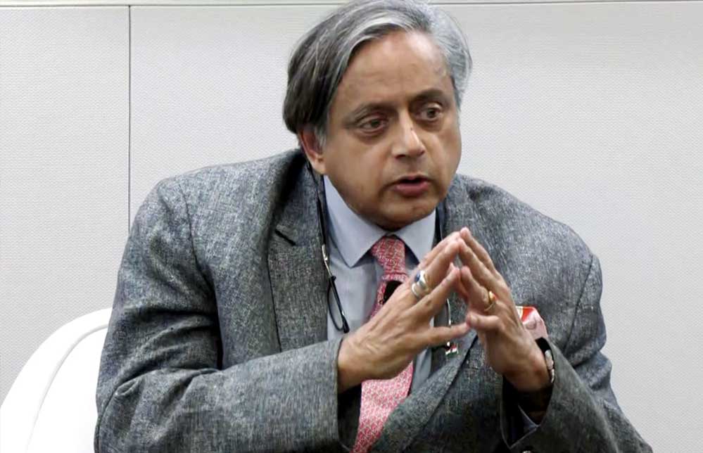 हैंडशेक विवाद पर थरूर का संदेश – ‘शांति के लिए जरूरी है व्यवहार में समझदारी’