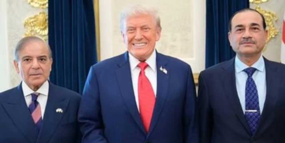 ट्रंप वाइट हाउस में मौजूद, फिर भी गेट पर क्यों रुके रहे शहबाज-मुनीर?