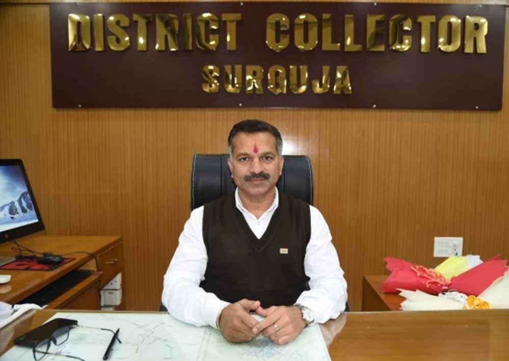 अंबिकापुर : कलेक्टर की साप्ताहिक बैठक, हड़ताल पर सख्ती और योजनाओं की प्रगति की समीक्षा