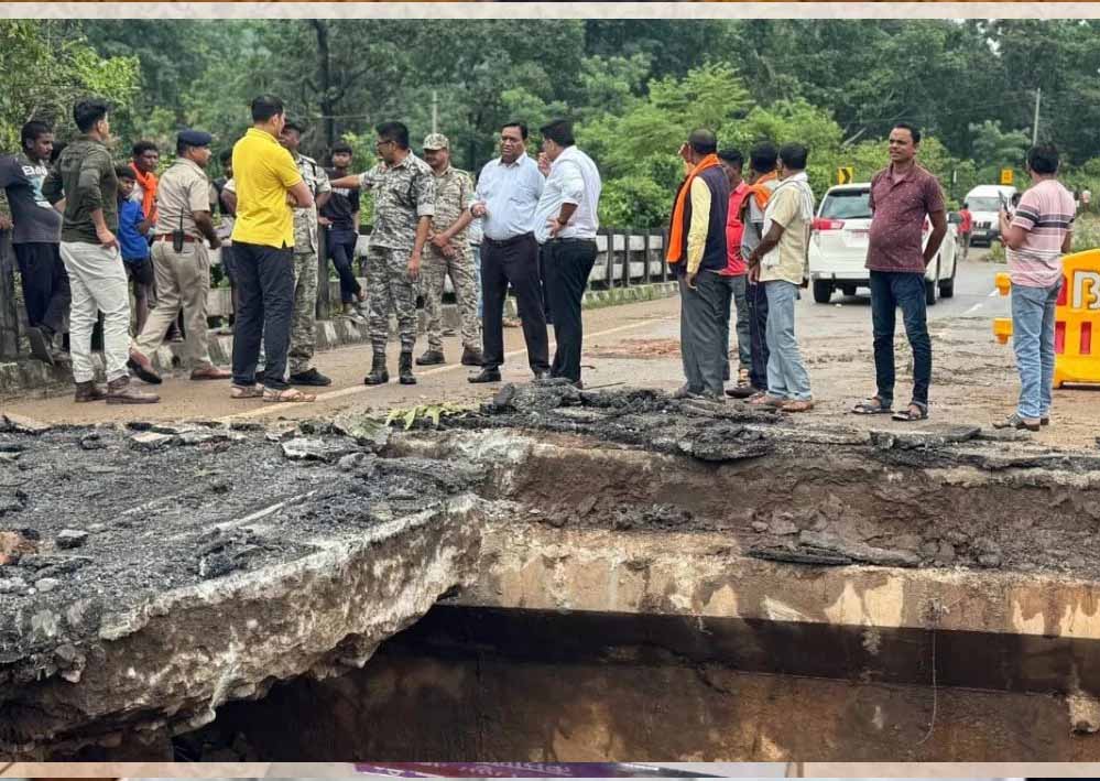 लोगों को आवाजाही में हो रही दिक्कत के चलते कलेक्टर द्वारा एक ही दिन के भीतर मरम्मत करने के दिए गए थे निर्देश