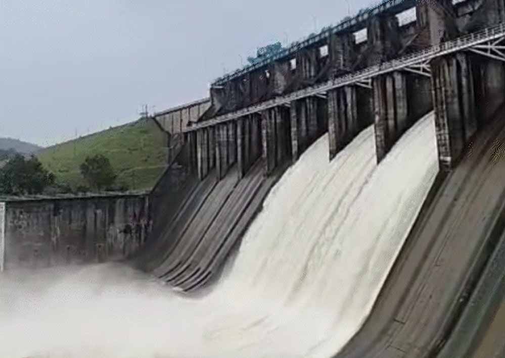 मध्य प्रदेश में बाढ़ खतरा, इटारसी तवा डैम के गेट खुले, टीकमगढ़ में रेस्क्यू ऑपरेशन जारी