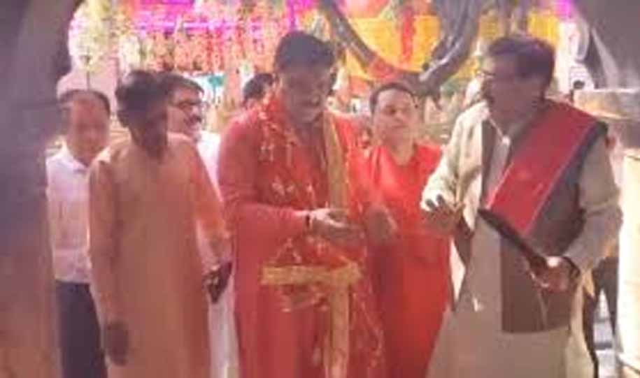 हिमाचल प्रदेश के नैना देवी में भक्तों का सैलाब, हरियाणा डिप्टी स्पीकर ने भी टेका माथा