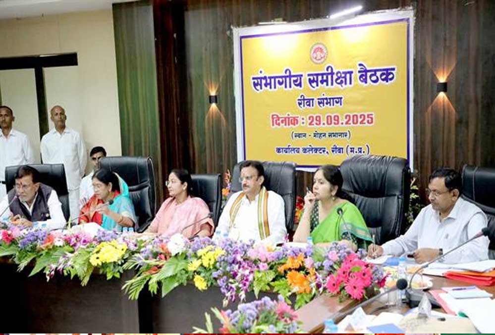 सभी अधिकारी बैठक में उठाए गए मुद्दों पर तत्परता से कार्यवाही करें- अपर मुख्य सचिव मती शमी