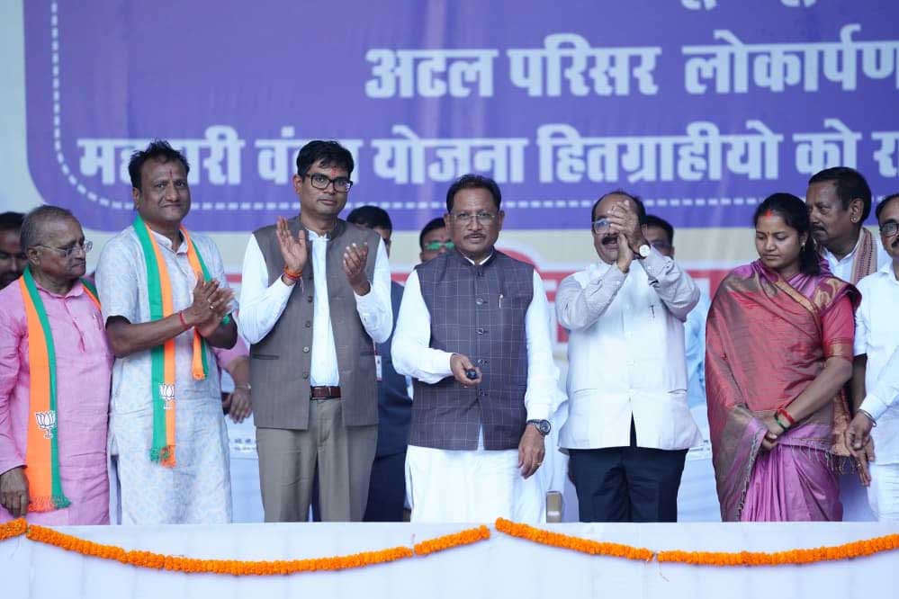 महतारी वंदन योजना के तहत 69 लाख से अधिक महिलाओं को 647 करोड़ से अधिक की राशि की गई अंतरित