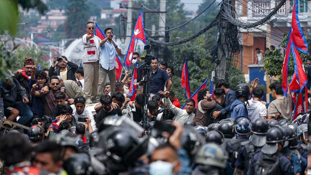 चार साल में पड़ोसी देशों में उथल-पुथल, भारत के चार पड़ोसी देशों में हुए तख्तापलट