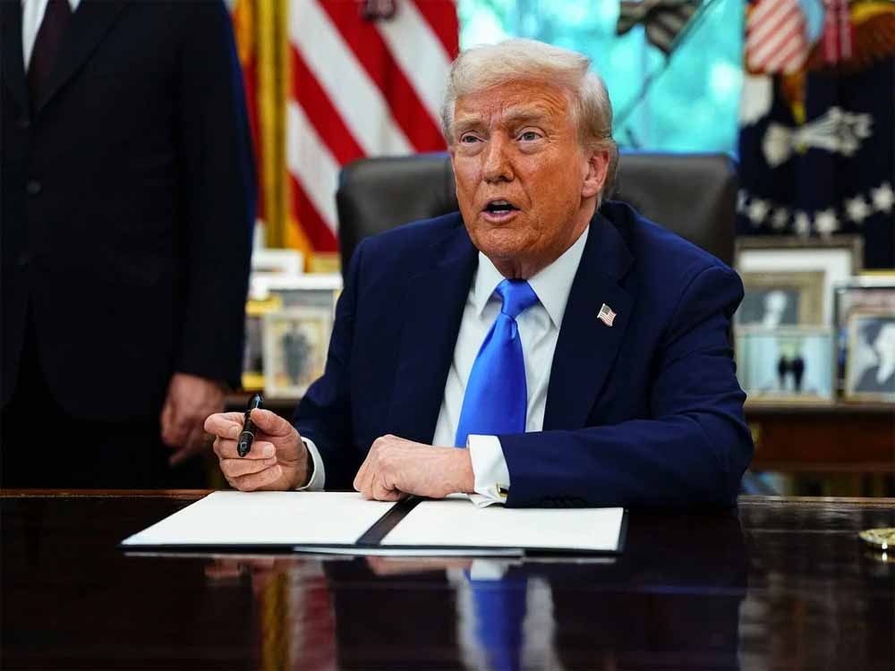 भारतीय पेशेवरों के लिए मुश्किल: H-1B पर काम करने वालों को कंपनियों की चेतावनी