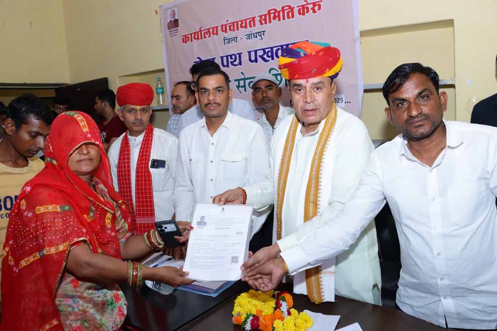 संसदीय कार्य मंत्री ने केरू के बड़ली में ग्रामीण सेवा शिविर का किया अवलोकन