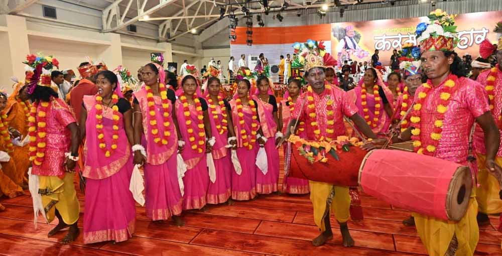 करमा तिहार के रंग में डूबा मुख्यमंत्री निवास