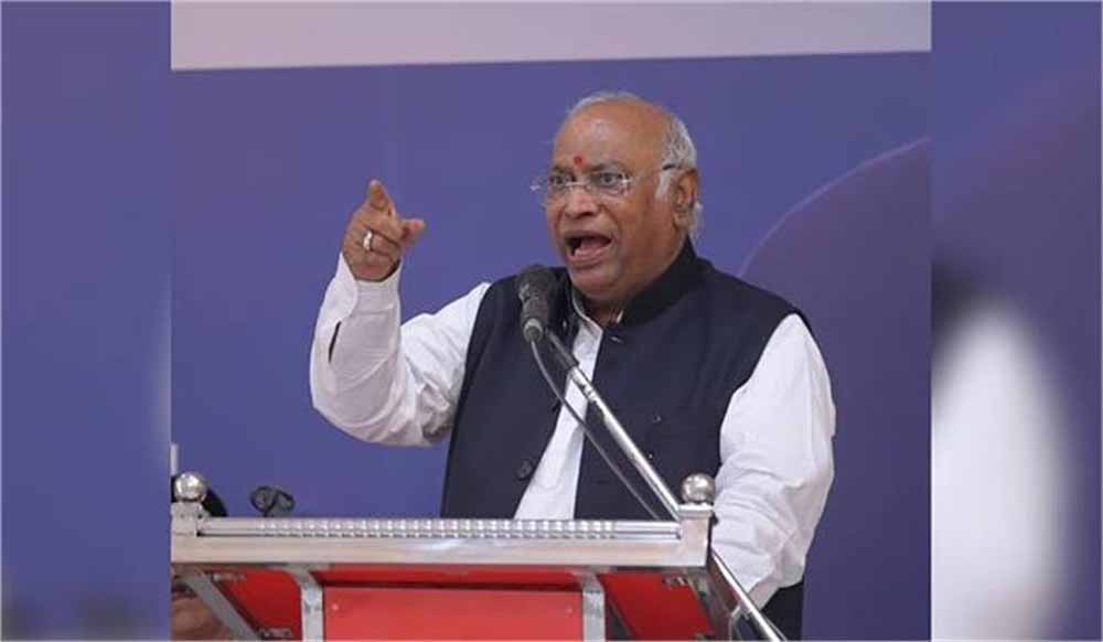 खरगे ने कांग्रेस नेताओं को चेताया, फौरन बाहर करें निष्क्रिय सदस्य