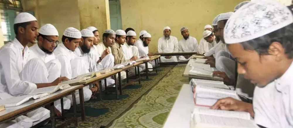 इलाहाबाद हाई कोर्ट ने लगाया रोक: यूपी के 558 मदरसों की जांच पर सरकार से मांगा जवाब