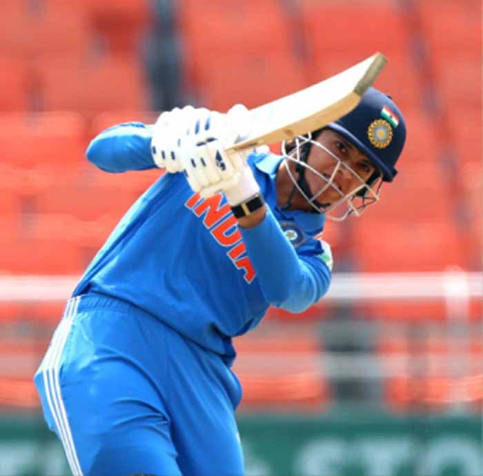 स्मृति मंधाना ने World Cup से पहले जमाया शतक, रचा इतिहास, 15 शतक जड़ने वाली पहली महिला बनी स्मृति