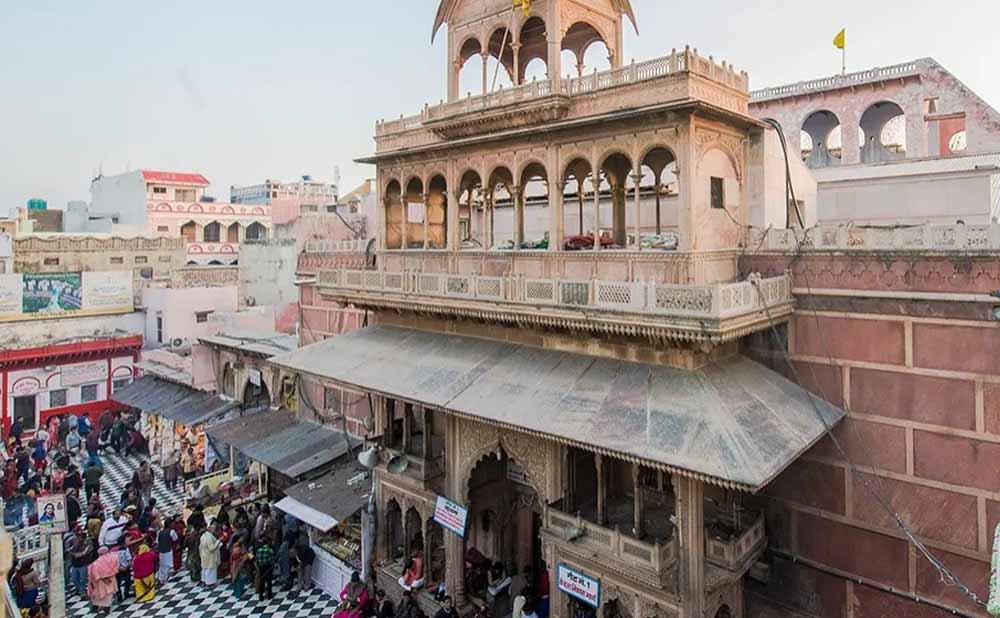 वार्षिक विवाद: बांके बिहारी मंदिर में दर्शन का समय बढ़ा, गोस्वामी समाज ने किया साइन पर आपत्ति जताई