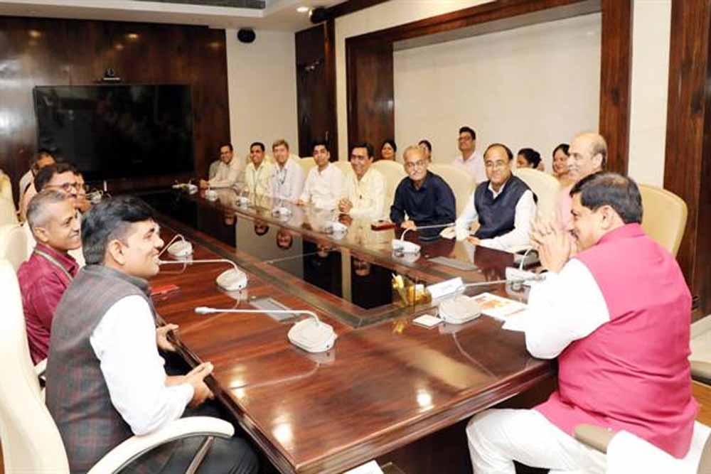 मुख्यमंत्री डॉ. यादव से भारत सरकार के अधिकारियों ने की भेंट