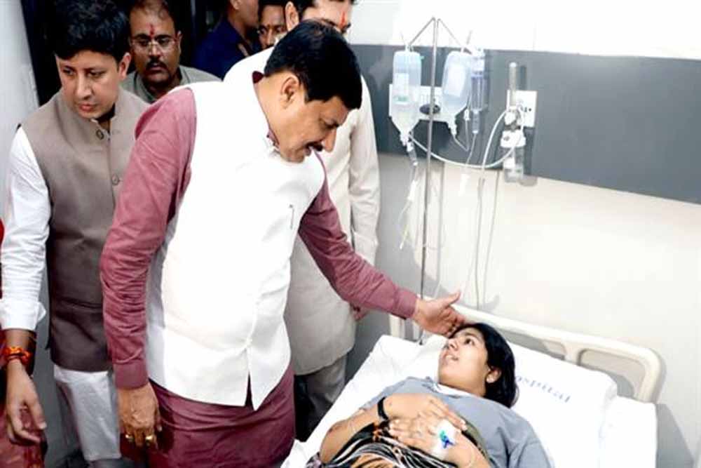 मुख्यमंत्री डॉ. यादव ने इंदौर के विभिन्न अस्पताल पहुँचकर घायलों के स्वास्थ्य की ली जानकारी