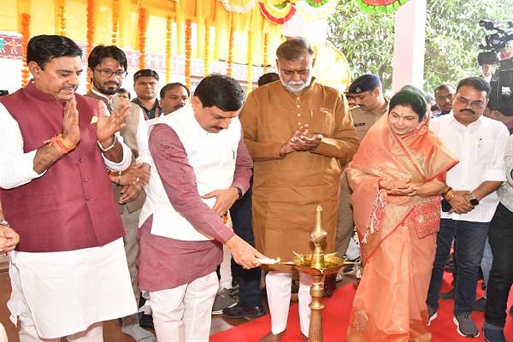 मुख्यमंत्री डॉ. यादव ने भोपाल हाट में स्वदेशी मेला-स्वदेशी व्यंजनों के संग का किया शुभारंभ