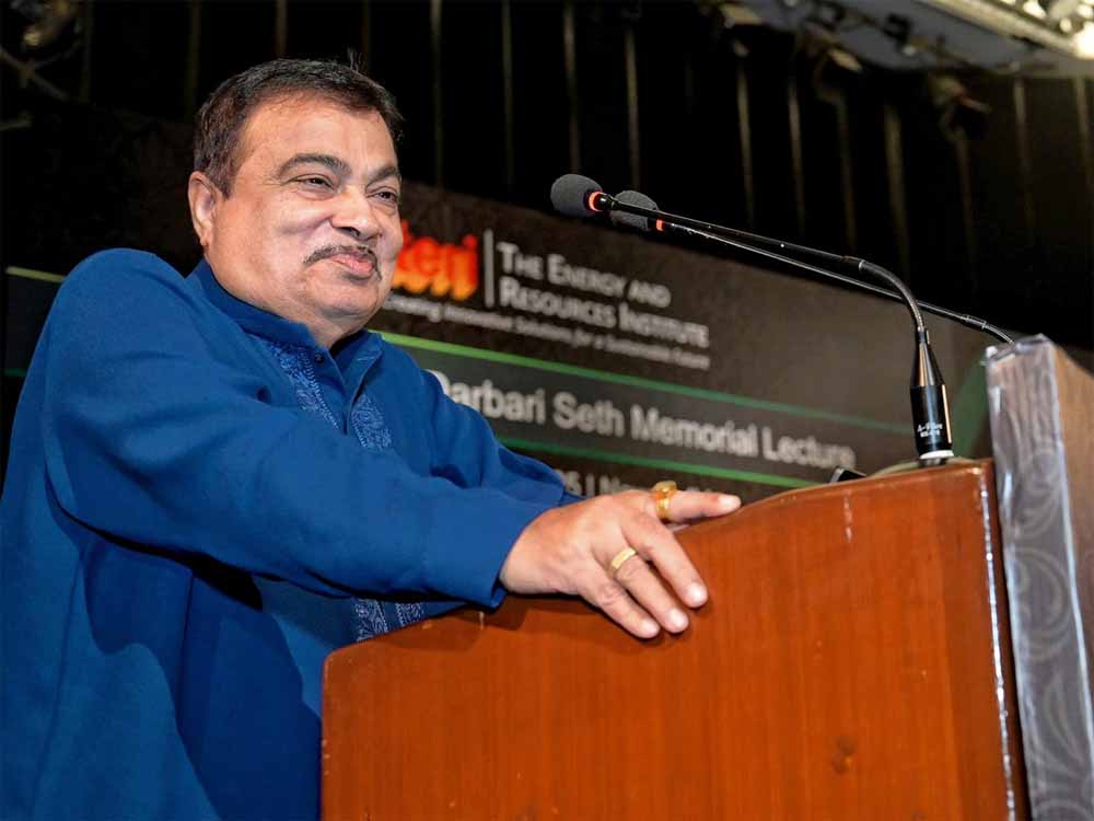 गडकरी ने क्यों कहा- बेवकूफ बनाने वाला होता है ‘बेस्ट लीडर’?