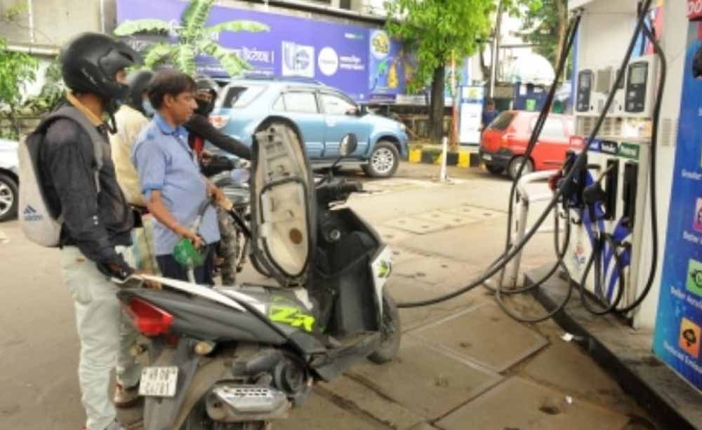 ईंधन पर GST लाना अभी संभव नहीं, सरकार ने साफ किए संकेत