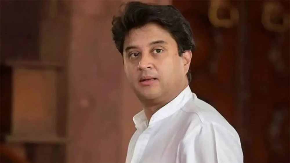 राजनीति में उठा हलचल: पिता की पुण्यतिथि में न दिखे Jyotiraditya Scindia