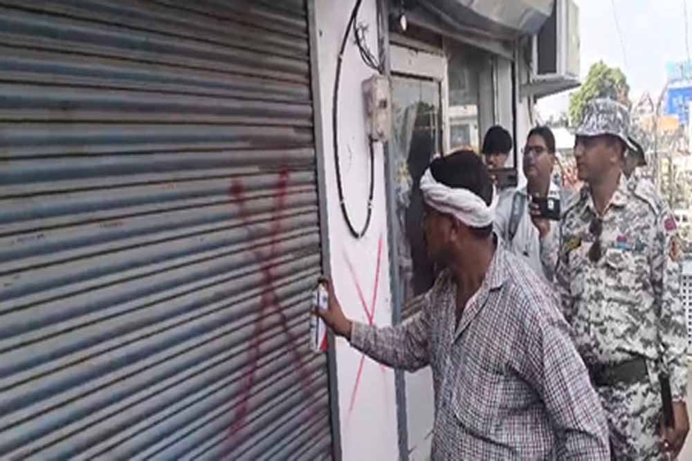 बरेली में पोस्टर विवाद बढ़ा तनाव, नगर निगम ने 38 दुकानों पर कसा शिकंजा