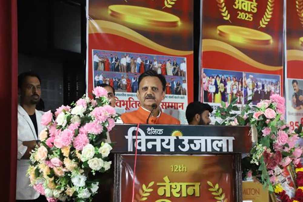 नेशन बिल्डर अवॉर्ड समारोह में उप मुख्यमंत्री हुए शामिल, युवा पीढ़ी से नशे से दूर रहने का आहवान किया