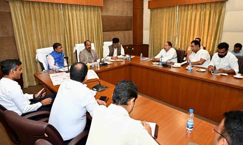 डिप्टी सीएम साव, मंत्री केदार और  मंत्री चौधरी ने राज्योत्सव व प्रधानमंत्री के नवा रायपुर प्रवास की तैयारियों  को लेकर अधिकारियों को दिए आवश्यक दिशा-निर्देश