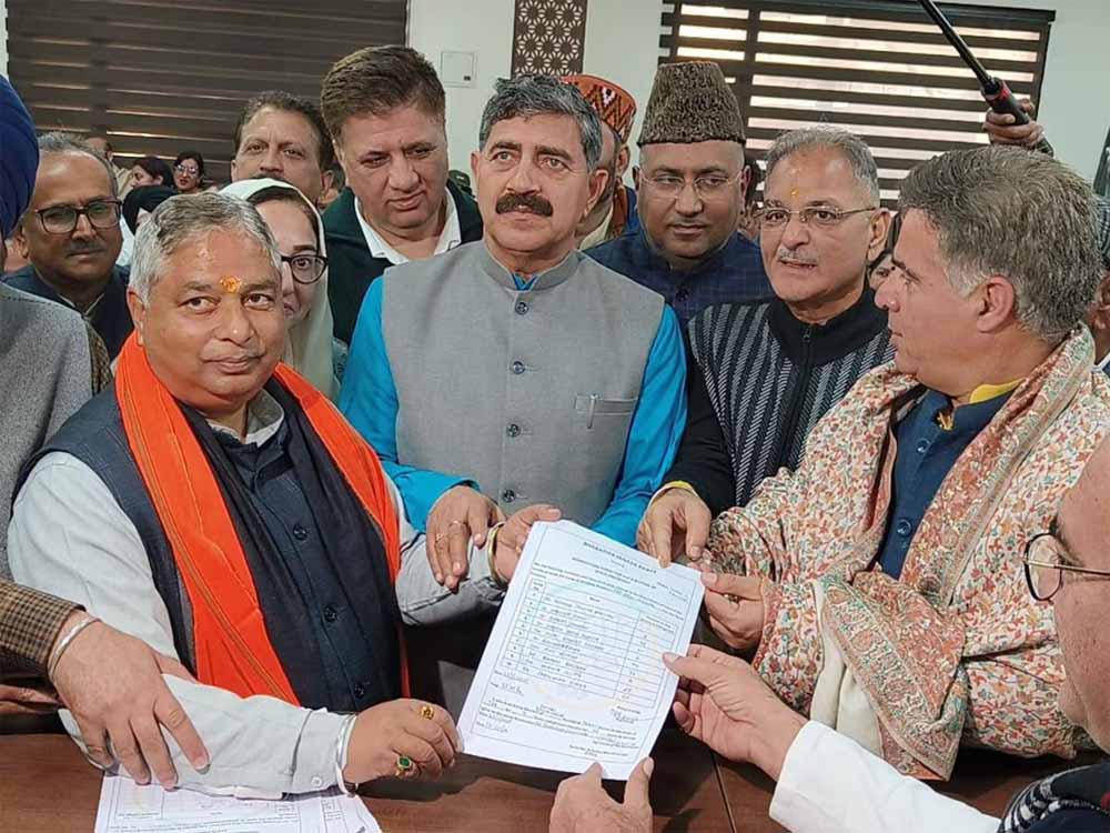 उमर अब्दुल्ला की मुश्किलें बढ़ीं — सतपाल शर्मा ने तोड़े 4 MLA, राज्यसभा समीकरण बदले