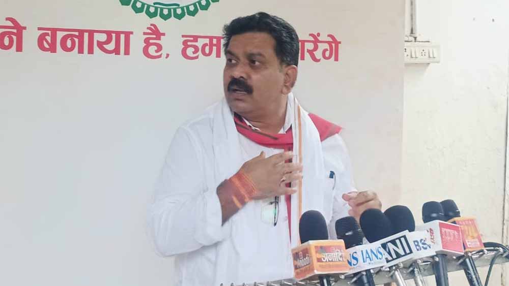 नक्सलवाद को करारा झटका: 21 नक्सली हुए आत्मसमर्पण, विजय शर्मा ने किया स्वागत