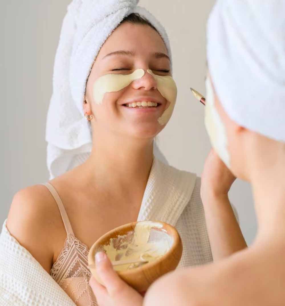 डलनेस को अलविदा कहें: ये होममेड ओटमील स्क्रब देगा इंस्टेंट चमक!