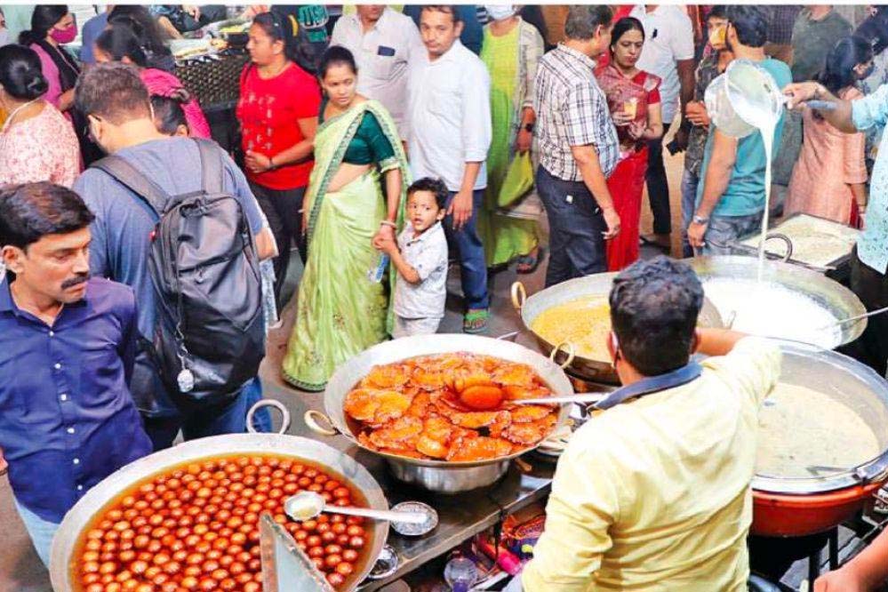 देर रात राजवाड़ा में प्रशासन-व्यापारी बैठक, इंदौर के लिए तय हुए 5 बड़े बदलाव