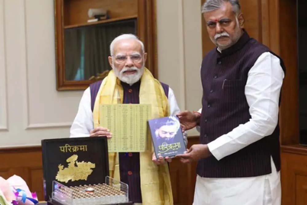 PM मोदी को भेंट किए गए 108 नदियों के जल कलश, प्रहलाद पटेल की बेटी ने खुद बनाए बॉक्स