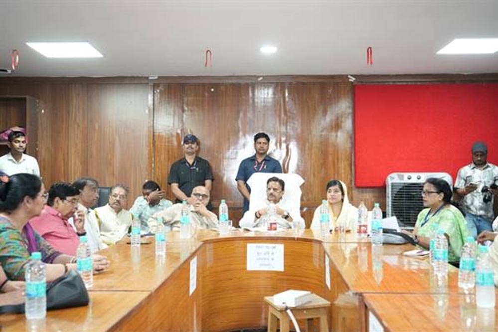 डॉक्टर मरीजों से करें सहानुभूतिपूर्ण व्यवहार, समय का करें पालन : उप मुख्यमंत्री शुक्ल