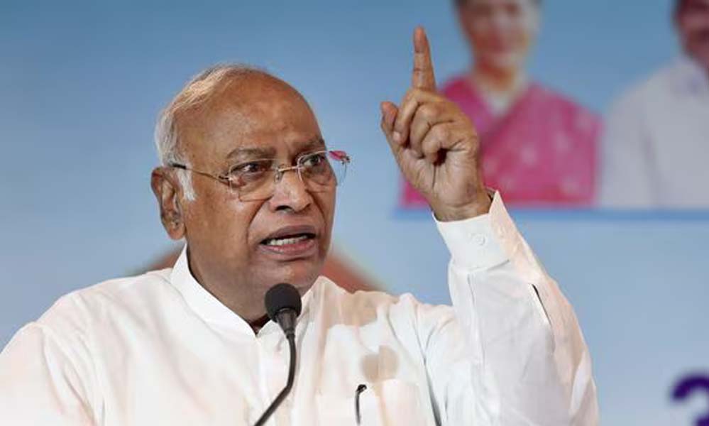 मल्लिकार्जुन खड़गे की तबीयत खराब, इलाज के लिए बेंगलुरु अस्पताल में भर्ती