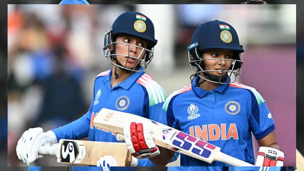 हाई-स्कोरिंग थ्रिलर में भारत की धमाकेदार जीत, स्मृति और प्रतीका के शतक से रिकॉर्ड्स की बरसात — सेमीफाइनल में पहुंची टीम इंडिया