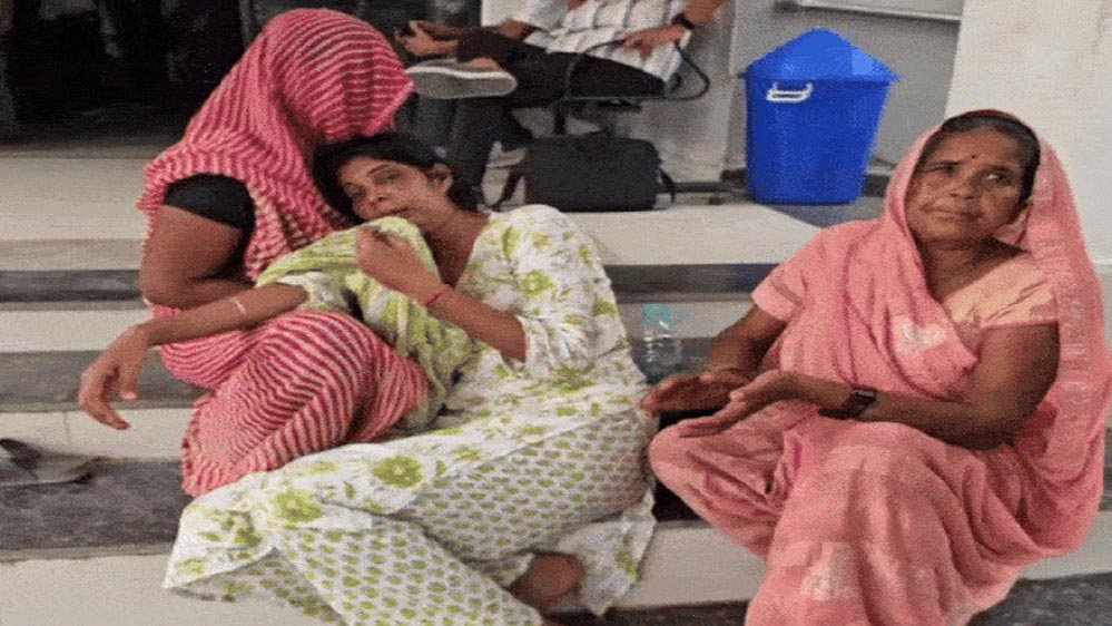 रीवा : पत्नी बोली- फ्लोर खून से सन गया, तो धो दिया; हेडकांस्टेबल की बर्बरता का सच सामने आया