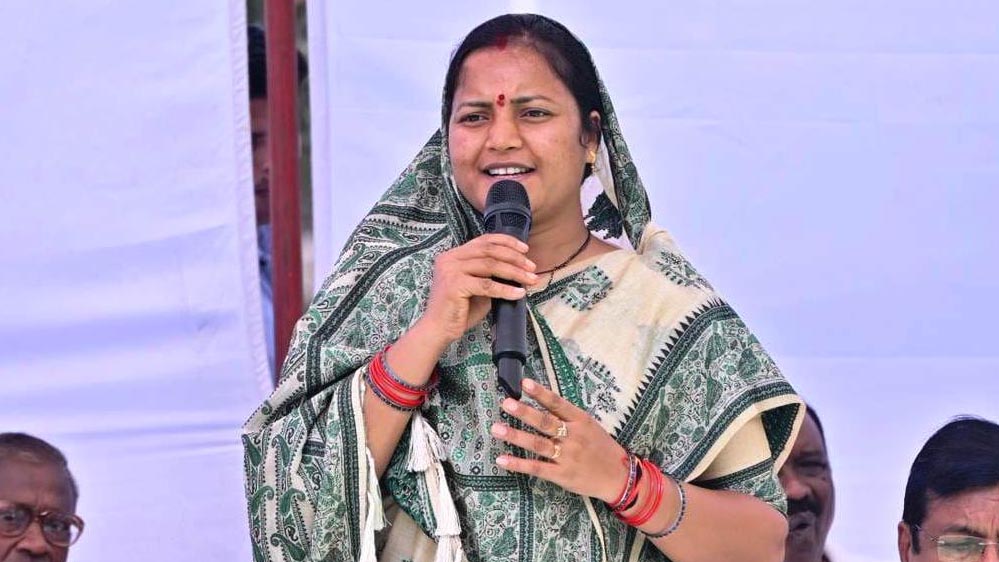 ग्रामीणों की खुशियों का अवसर: मंत्री लक्ष्मी राजवाड़े ने पूरी की उनकी मांग