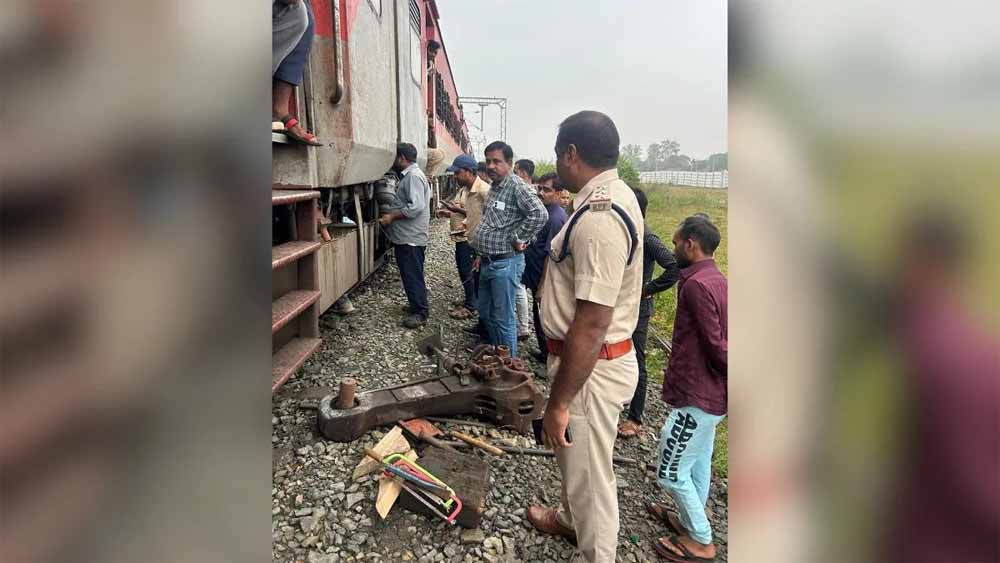 कपलिंग टूटी रुकी मुंबई एलटीटी सुपरफास्ट, कई ट्रेनें रहीं प्रभावित