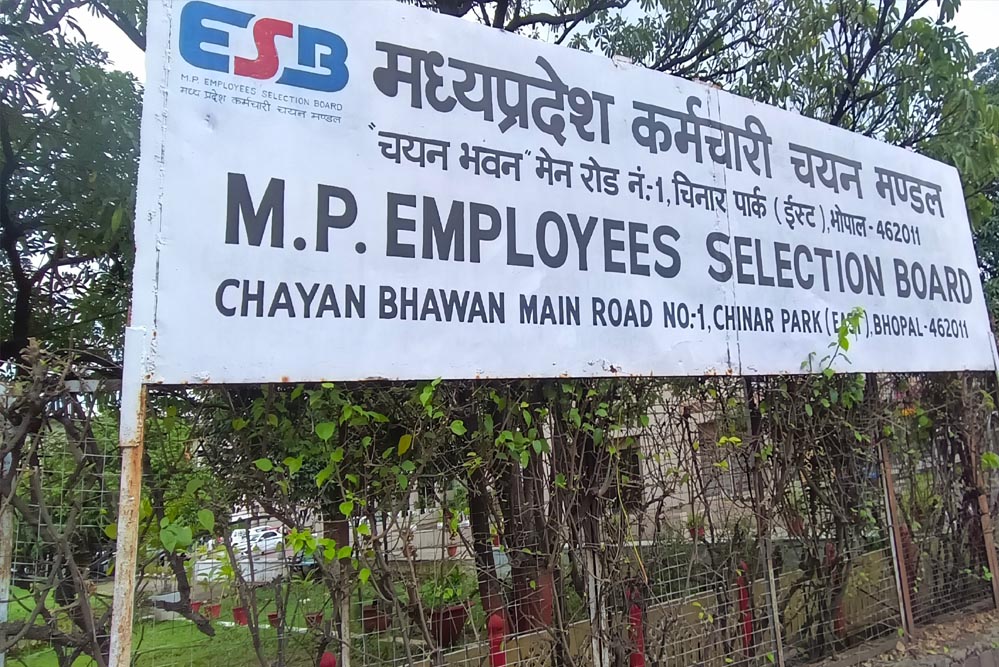 सरकारी विभागों में निकली ग्रुप 2 और 3 की वैकेंसी, जानें योग्यता और सैलरी डिटेल