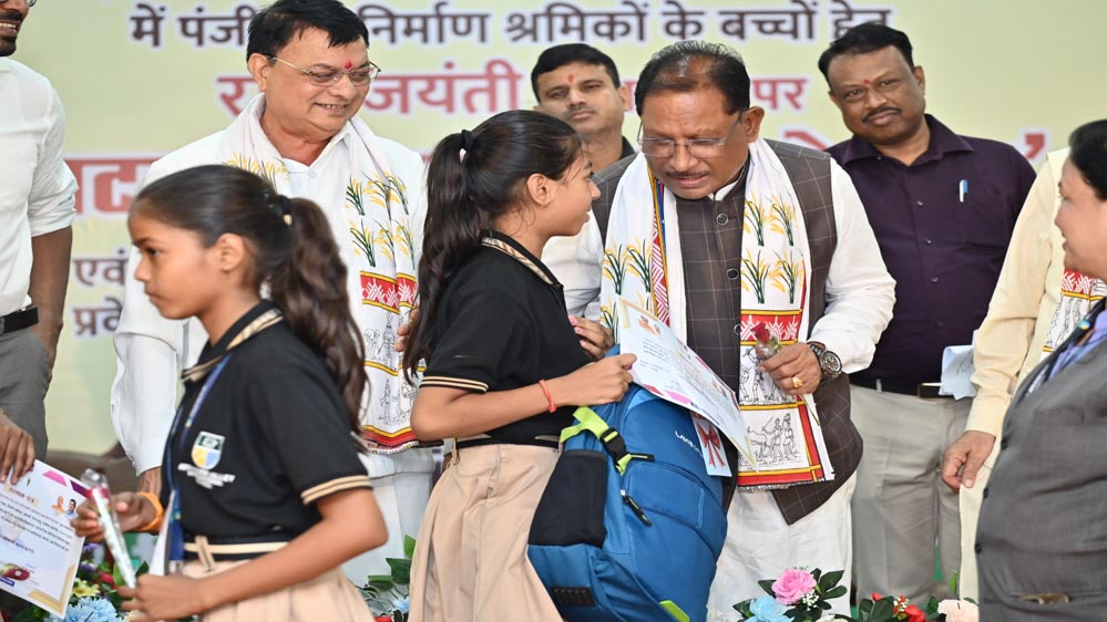 राज्य सरकार की पहल से बदल रही है मजदूरों की दुनिया – रायपुर से उभर रही नई उम्मीदें