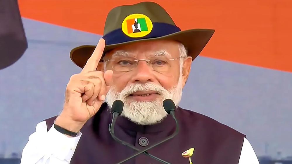 प्रधानमंत्री का आरोप, कांग्रेस ने भी आंबेडकर का किया अपमान, हमनें सम्मान किया मुलायम-प्रणब का