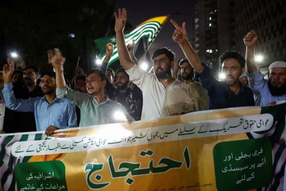 इस्लामाबाद में प्रेस क्लब पर पुलिस छापा, PoK के बगावत की खबरें दबाने की कोशिश